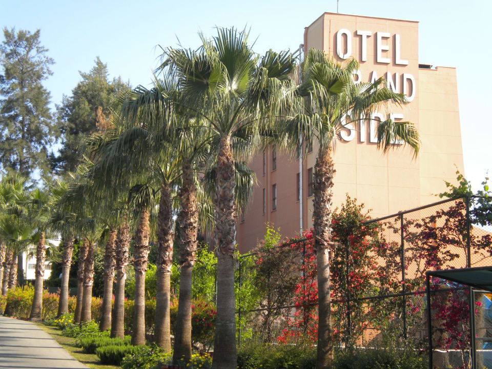 Hotelanfahrt Hotel Grand Side