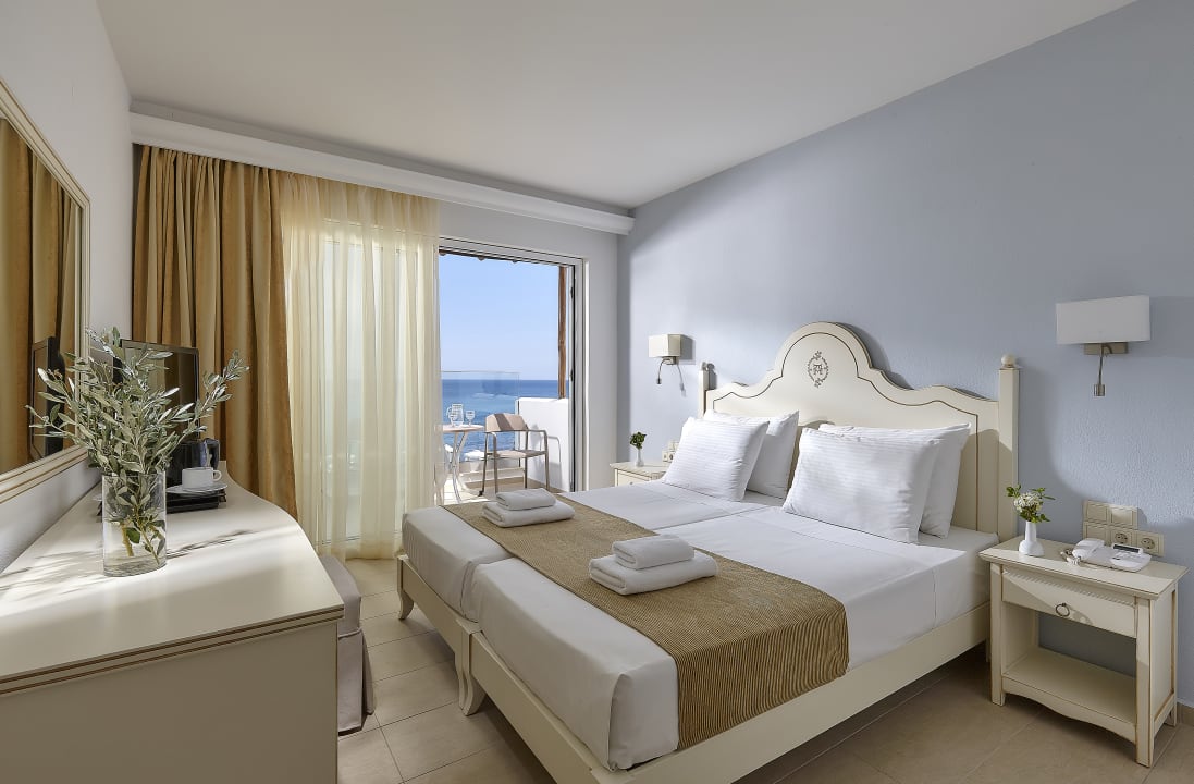 Zimmer Alexander Beach Hotel & Village Resort