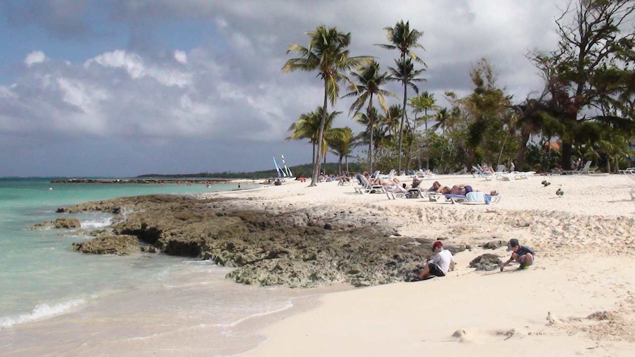 Liegen sind ausreichend vorhanden Brisas Guardalavaca Hotel & Villas