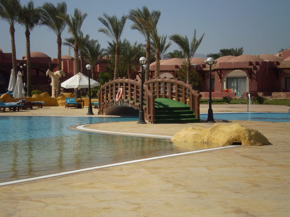 Teil der Poolanlage Swisstouch Oriental Resort Marsa Alam