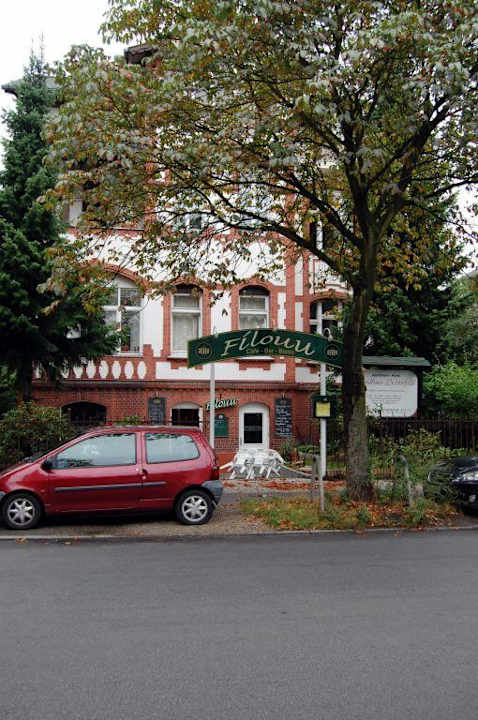 Gebäude von vorne Aparthotel Landhaus Lichterfelde