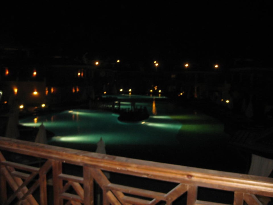 Bei Nacht  Pickalbatros Alf Leila Wa Leila Resort - Neverland Hurghada