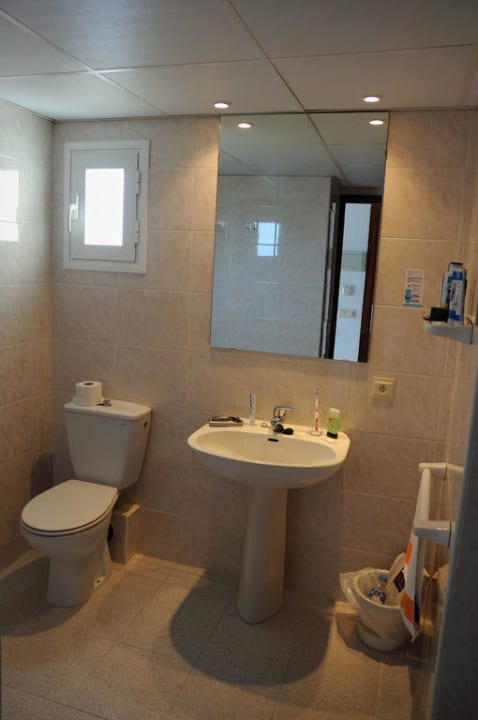 Zimmer 516 - Das geräumige Bad 03 BQ Apolo Hotel