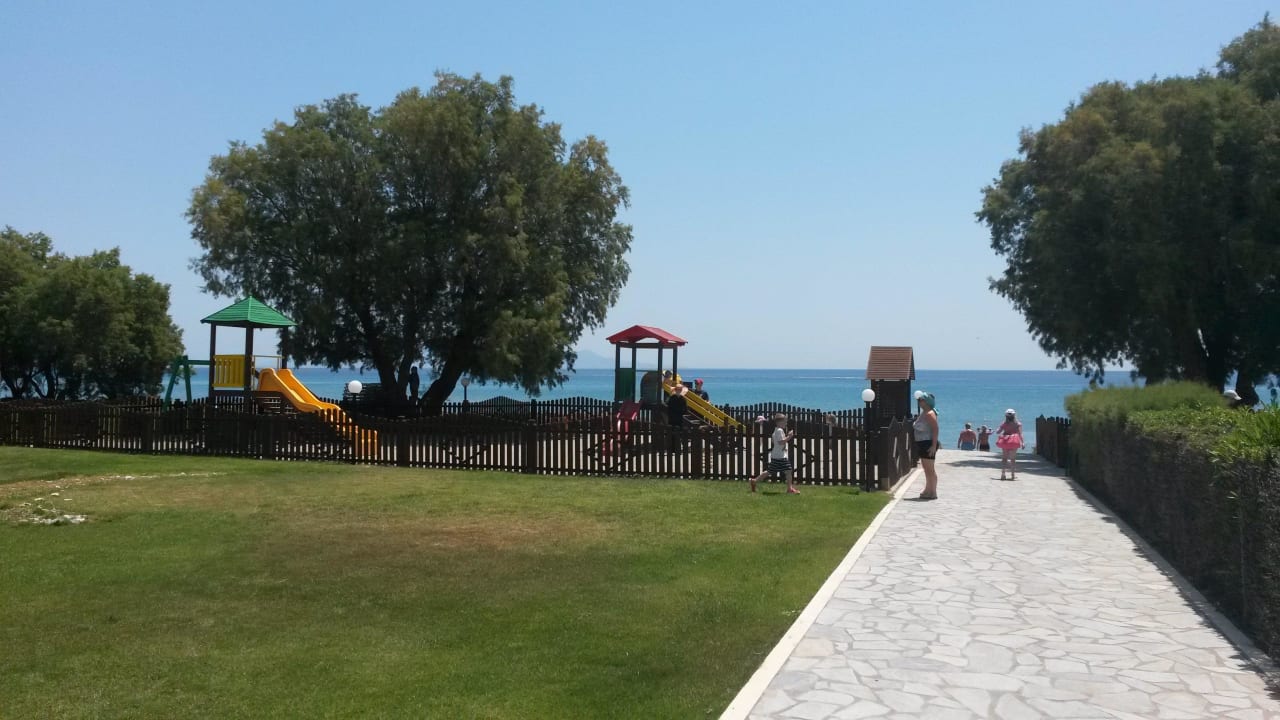 Kinderspielplatz mit Sicht aufs Meer Atlantica Beach Resort Kos