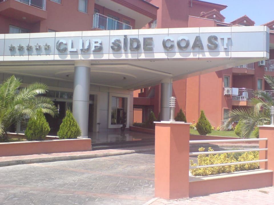 Eingang von den Hotel Club Side Coast