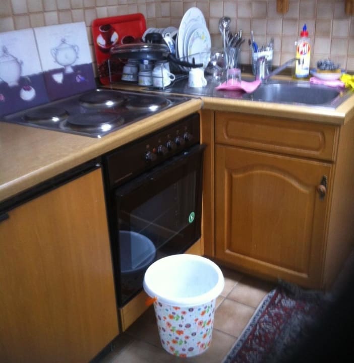 Geschirr und Besteck dekorativ plaziert          Pension & Appartementhaus Gimpel