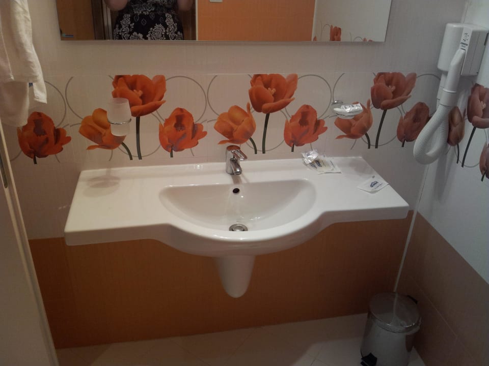 Badezimmer Hotel Glarus Beach