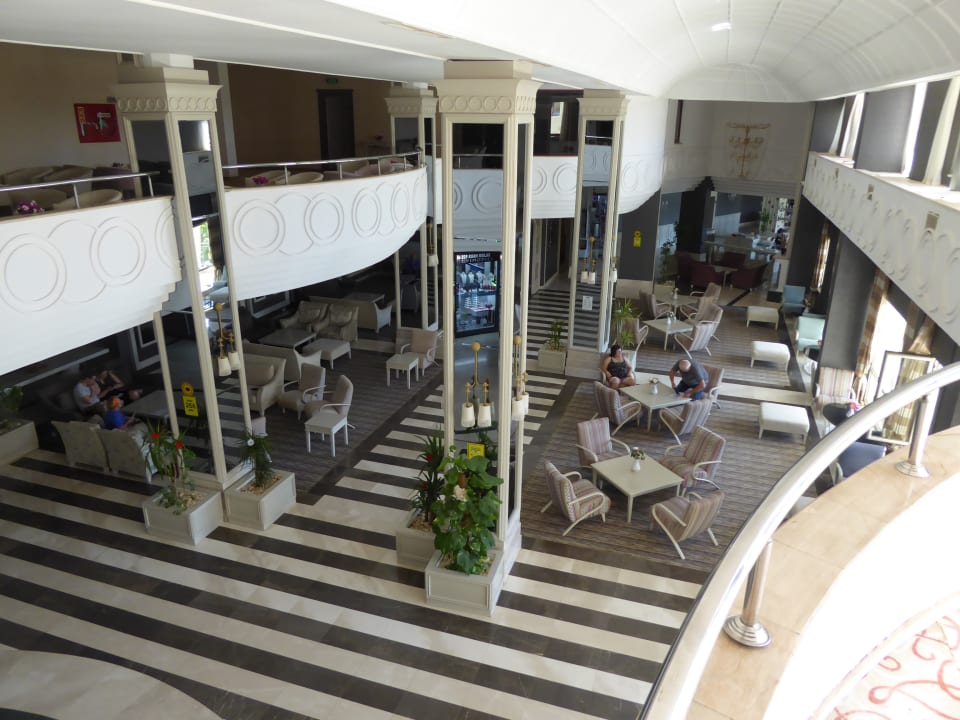 Lobby Bella Resort & Spa