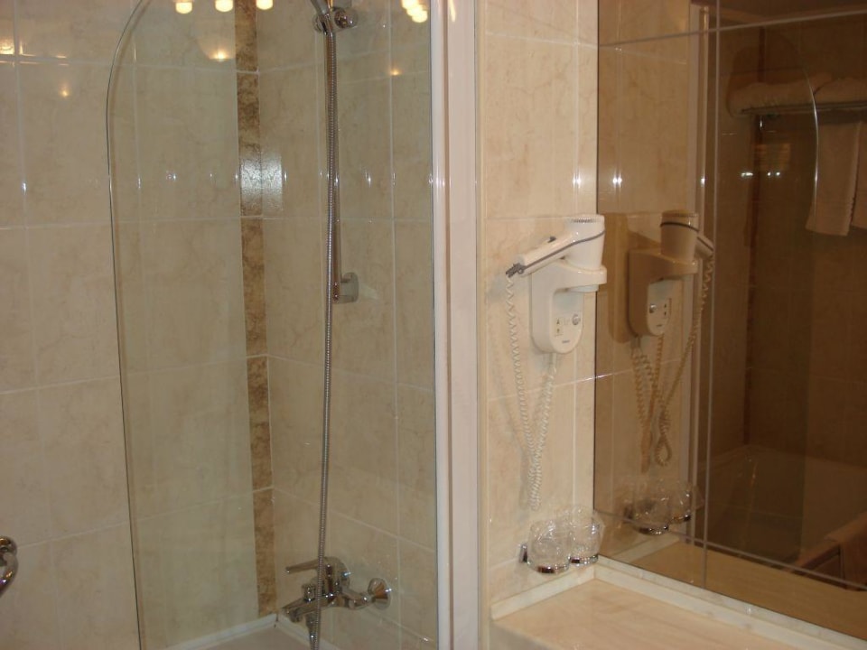 Bad im Aro Palace Hotel Aro Palace