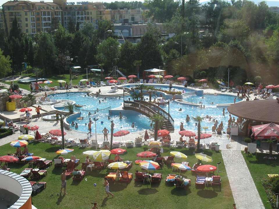 Widok na basen Hotel Hrizantema