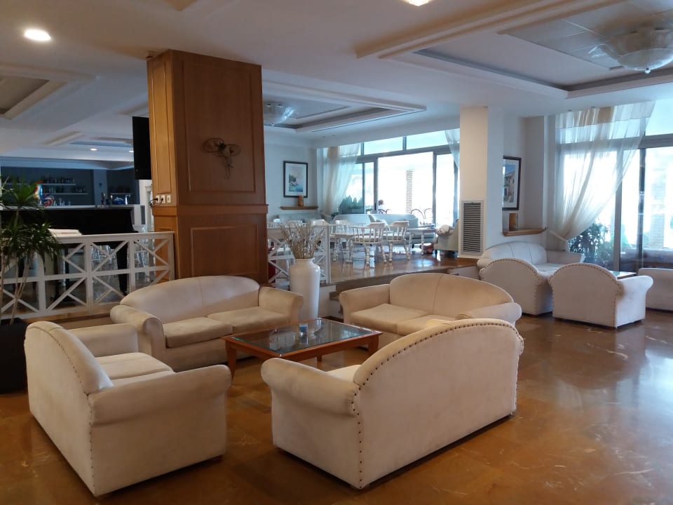 Lobby Elea Beach Hotel