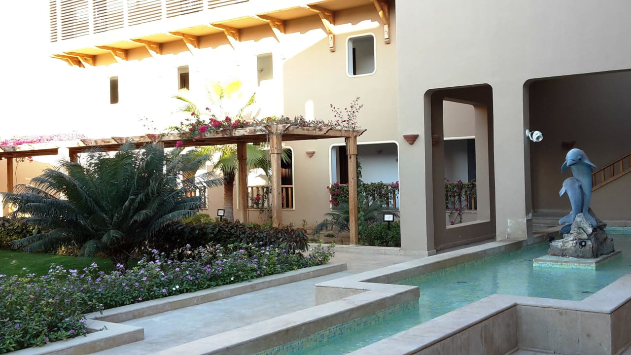 Innenhof The Breakers Diving & Surfing Lodge