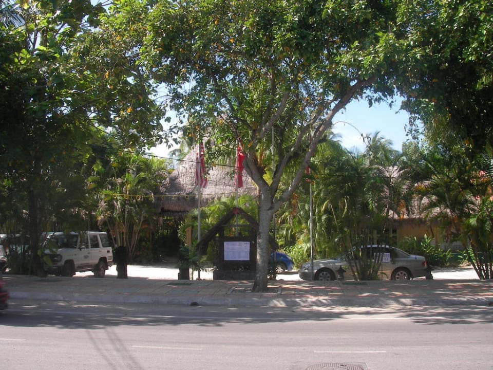 Hoteleingang Hotel Beach Garden Resort