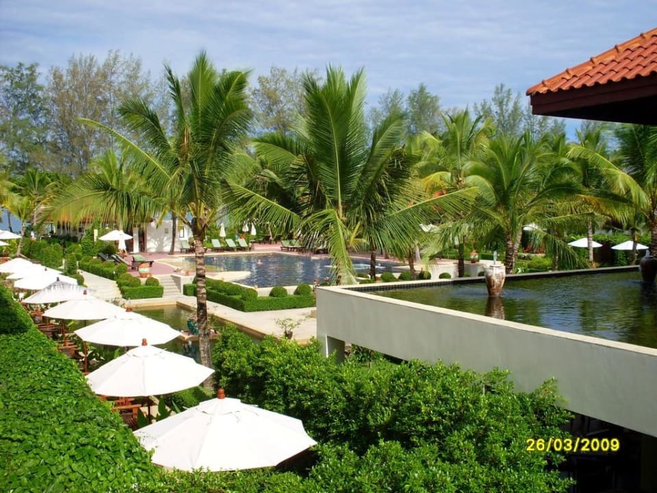 Blick auf die Poolanlage The Briza Beach Resort Khaolak