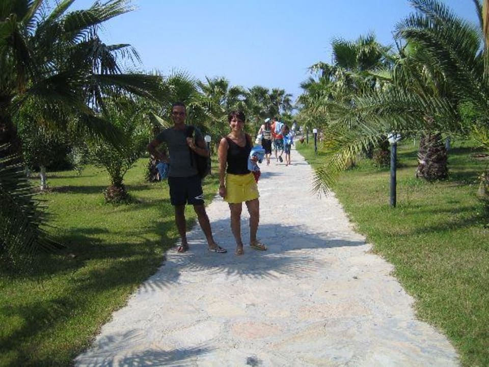 Weg zum Strand Club Grand Side