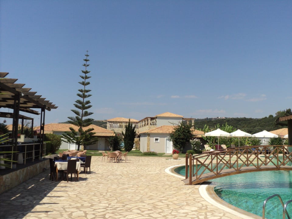 L'area della piscina Olympia Golden Beach Resort & Spa