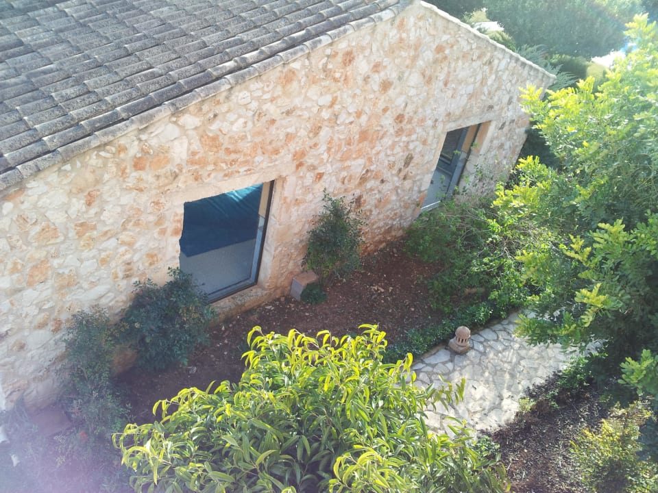 Blick vom Bad auf Gebäude mit Pool  Hotel Son Trobat Wellness & Spa