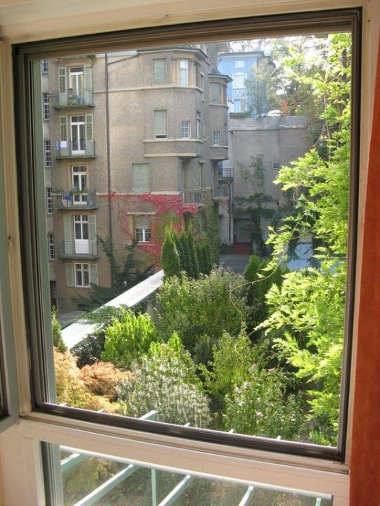 Sicht auf Garten Hotel Ambassador Luzern Garni