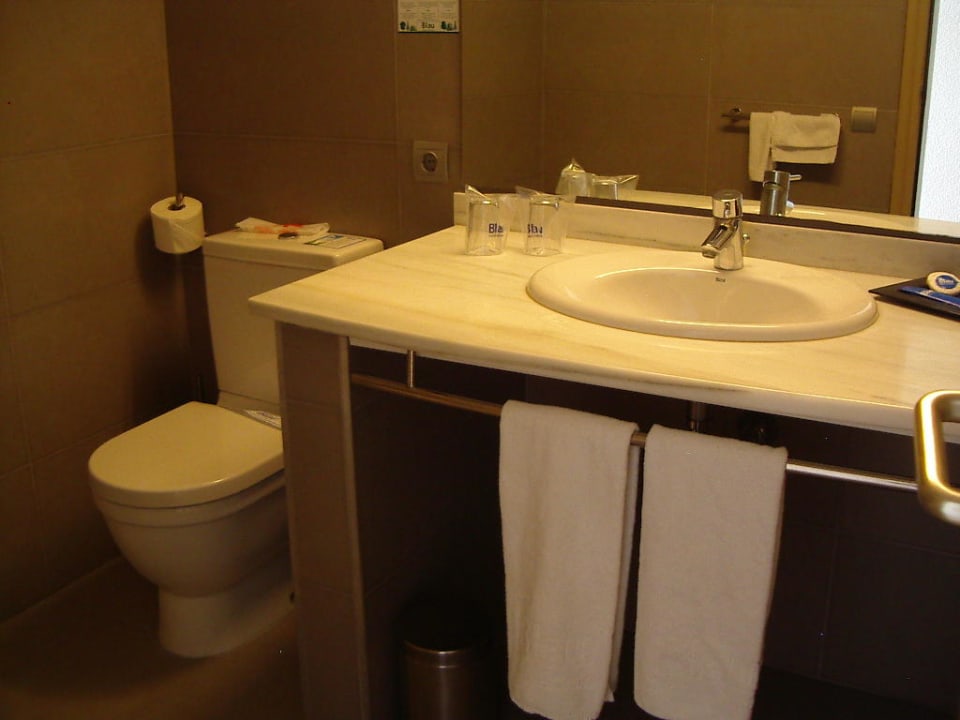 Schönes großes Bad blau punta reina