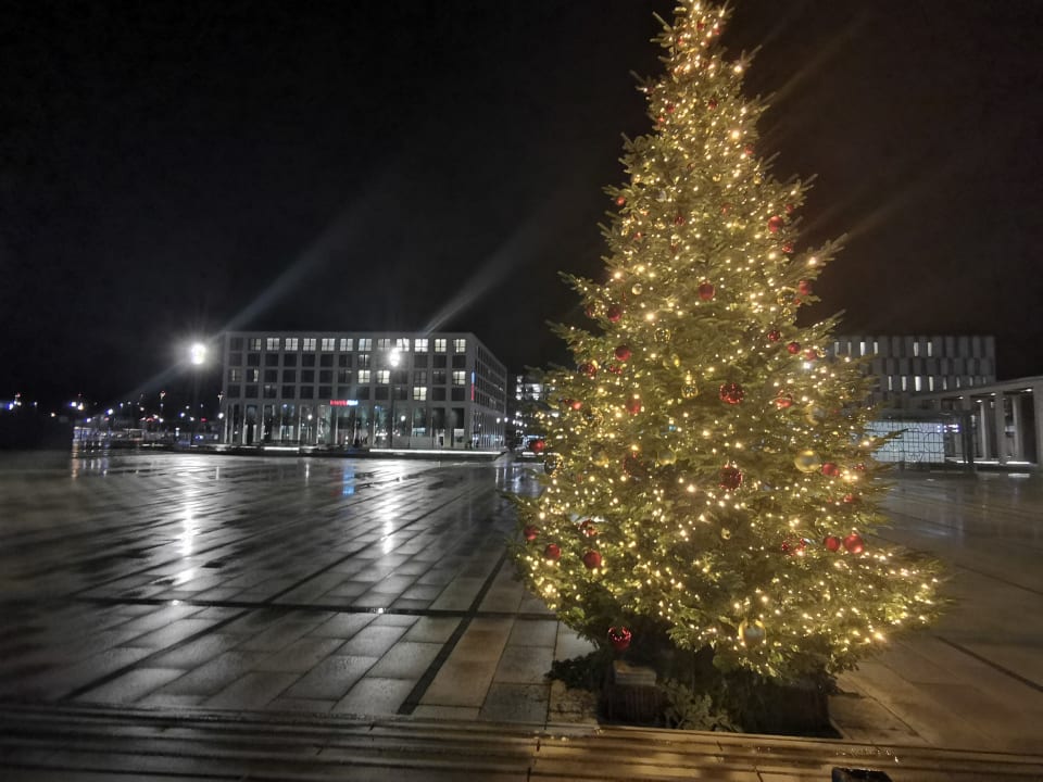 Außenansicht IntercityHotel Berlin Airport BER Terminal 1+2