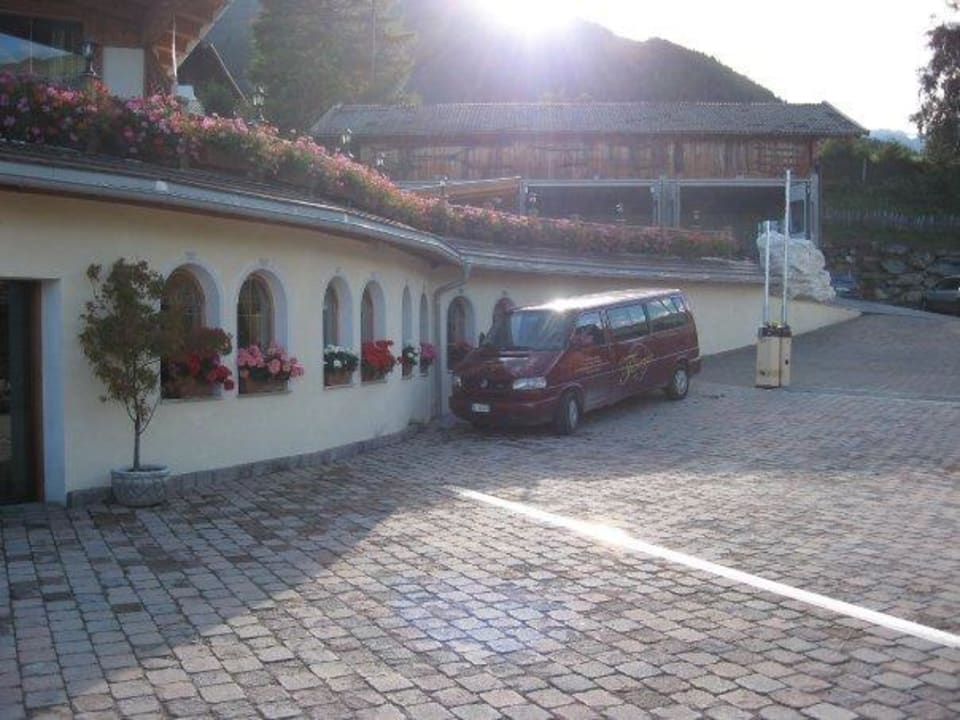 Cortile d'ingresso dell'hotel Panorama Resort Taljörgele