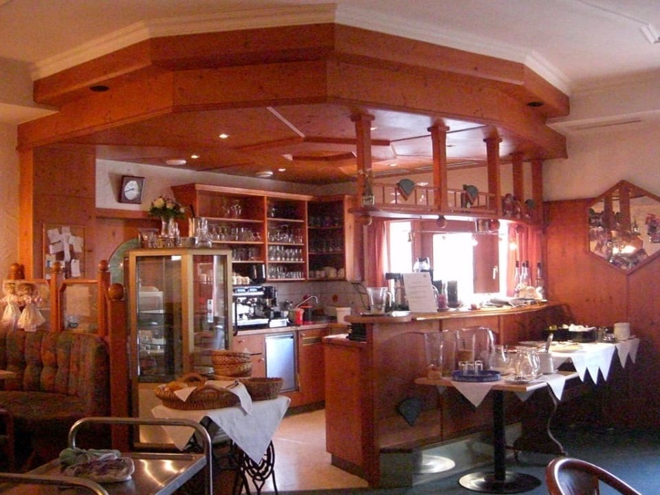 Theke im Essraum mit Frühstücksbuffet Appartementhaus Rottalblick