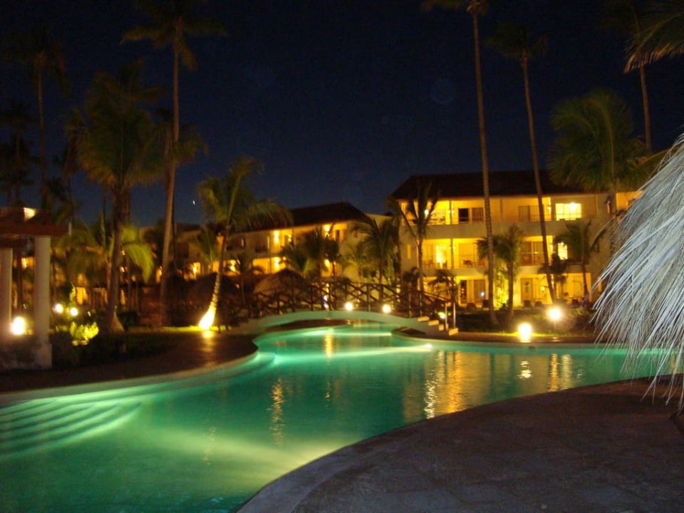 Beleuchteter Pool Secrets Royal Beach Punta Cana - Adults only