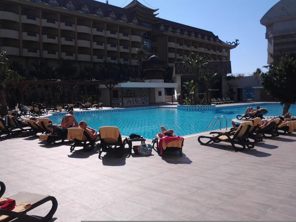 Blick zum Pool Port Side Resort Hotel