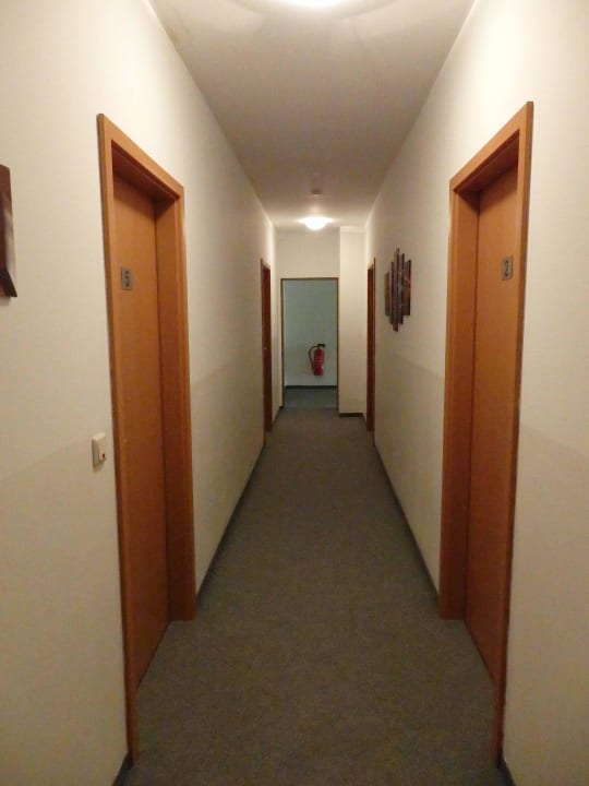 Flur zu den Zimmern Landgasthof Mörsbergei