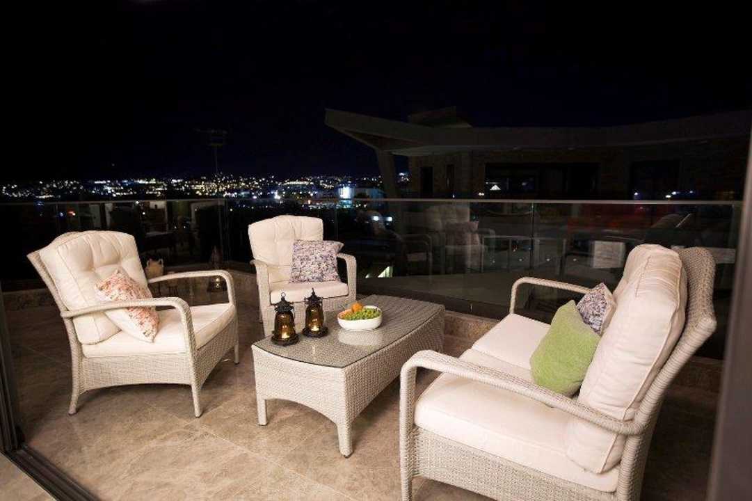 Balcony RetrON Residence