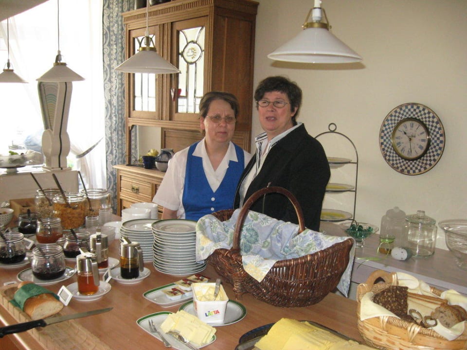 Frühstückslady und Chefin Haus Sellin