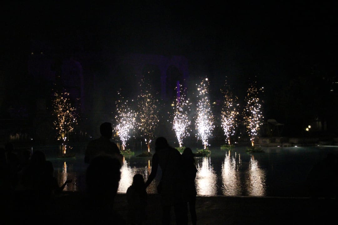Feuerwerk am Pool Xanadu Resort Hotel