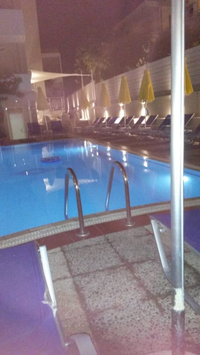 Pool bei Nacht Dimitrios Beach Hotel