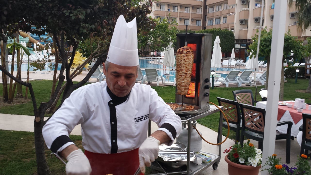Draussen Essen Grand Seker Hotel