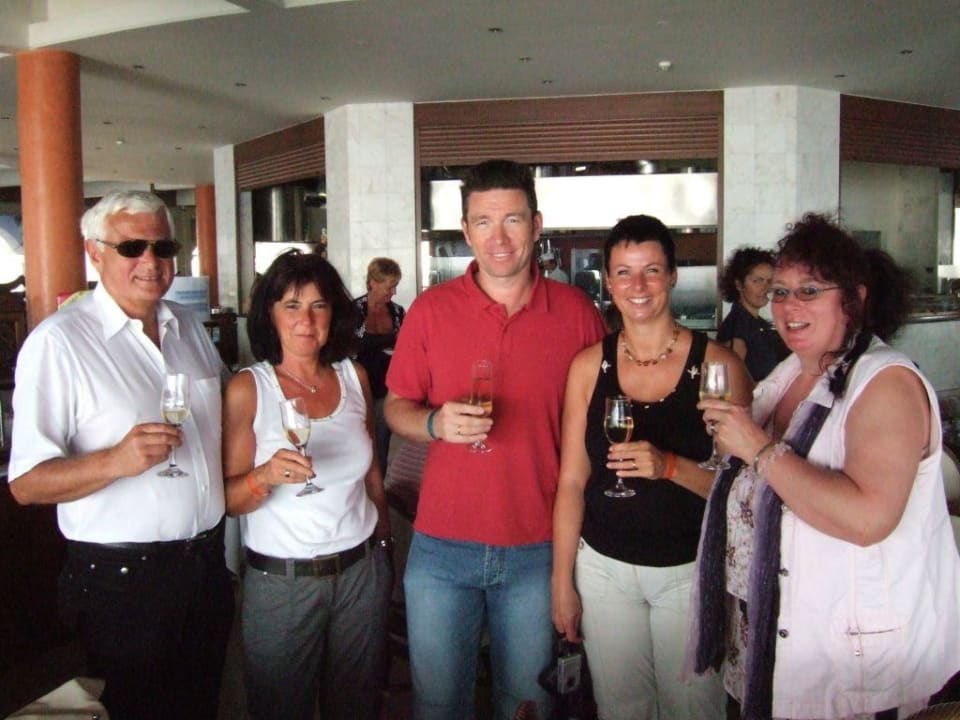 Superservice Sektfrühstück am letzten Morgen Hotel Kalithea Horizon Royal