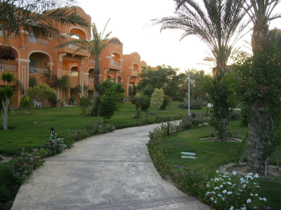 Weg durch die Gartenanlage Sentido Caribbean World Soma Bay