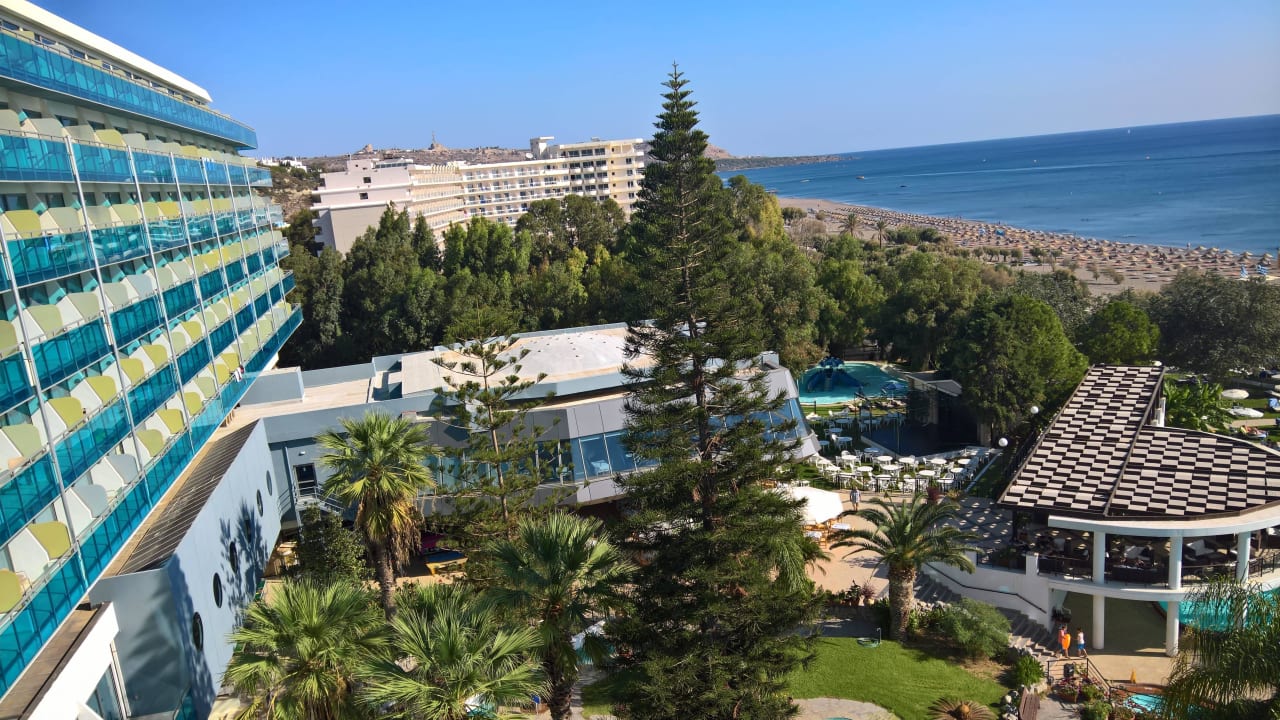 Poolanlage von oben Hotel Calypso Beach