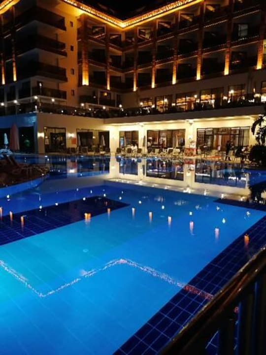 Pool Glamour Resort & Spa