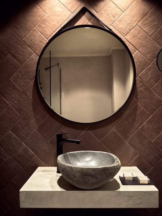 Zimmer Domes Aulūs Zante, Autograph Collection