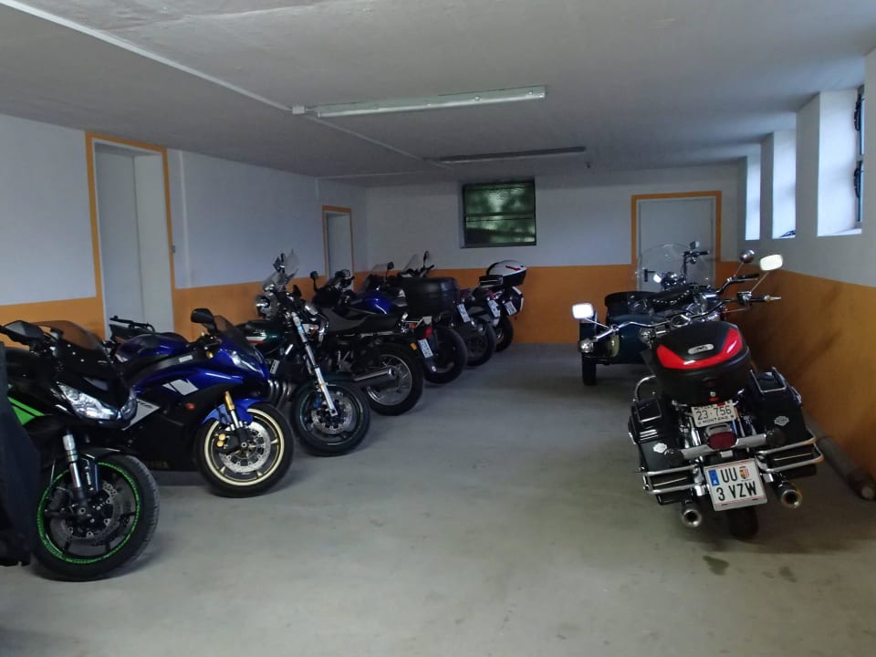 Garage für Motorräder Gasthof Pension Birkenhof