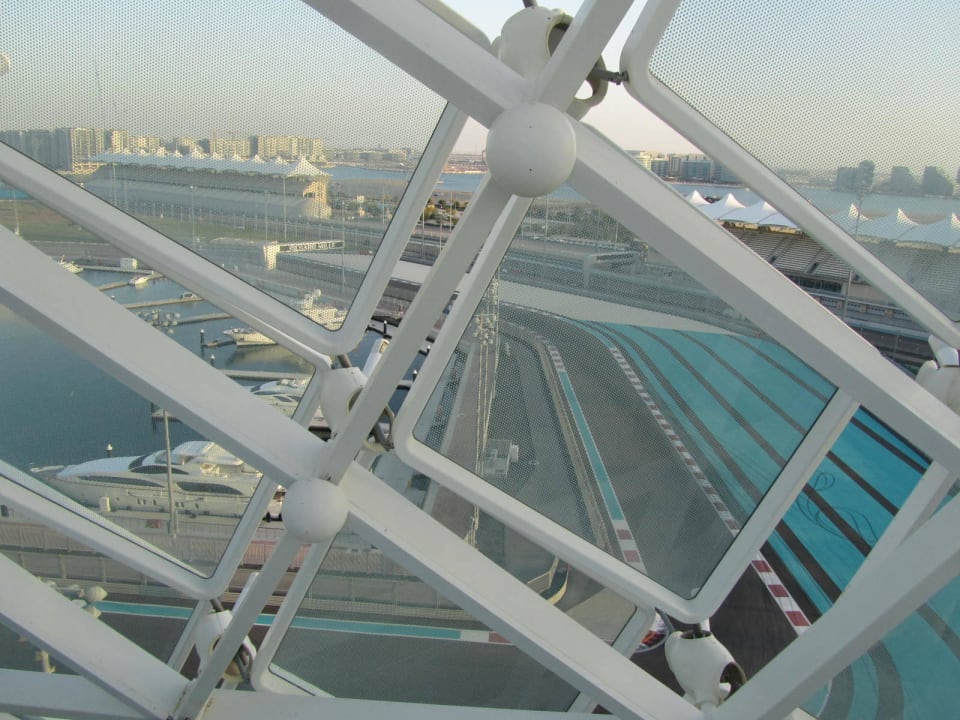 Blick auf die Rennstrecke W Abu Dhabi - Yas Island
