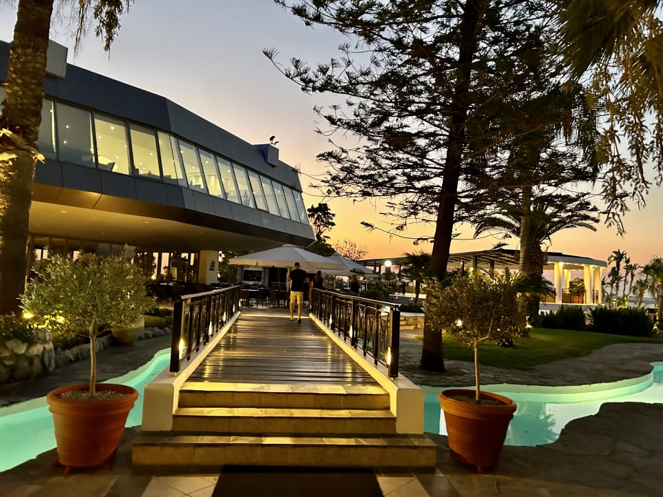 Außenansicht Hotel Calypso Beach