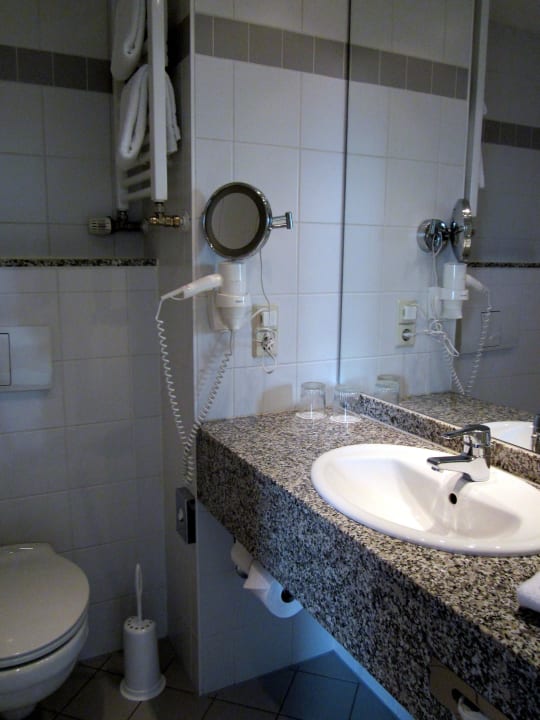 Badezimmer Courtyard by Marriott Hannover Maschsee