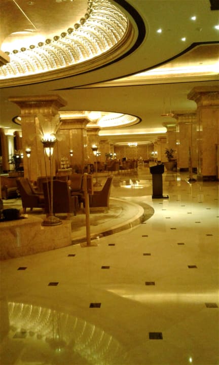 Wohin man schaut, alles glänzt Emirates Palace Mandarin Oriental