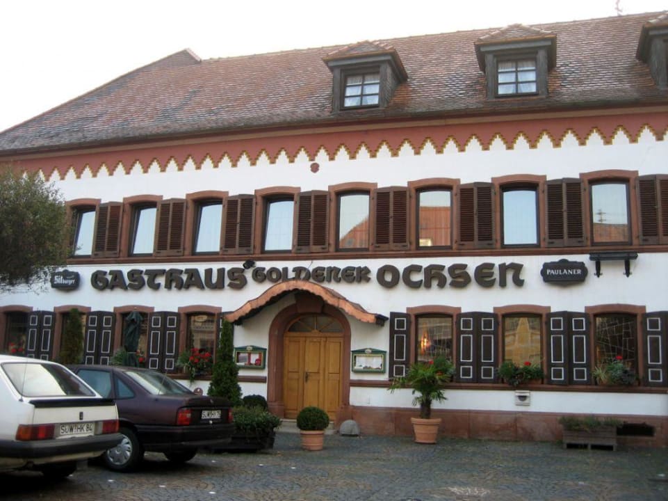 Parkplatz vor dem Restaurant Zum Goldenen Ochsen