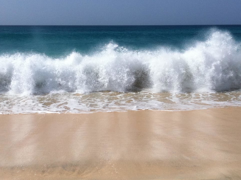 Wellen vorm Hotel Hotel Riu Funana