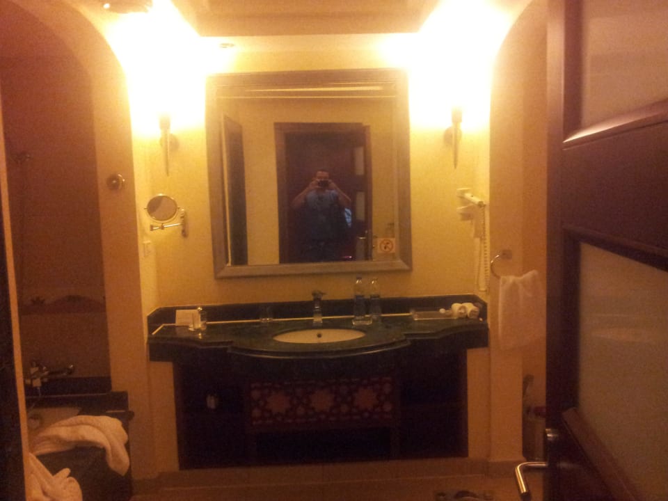 Sehr schönes bad Premier Le Reve Hotel & Spa