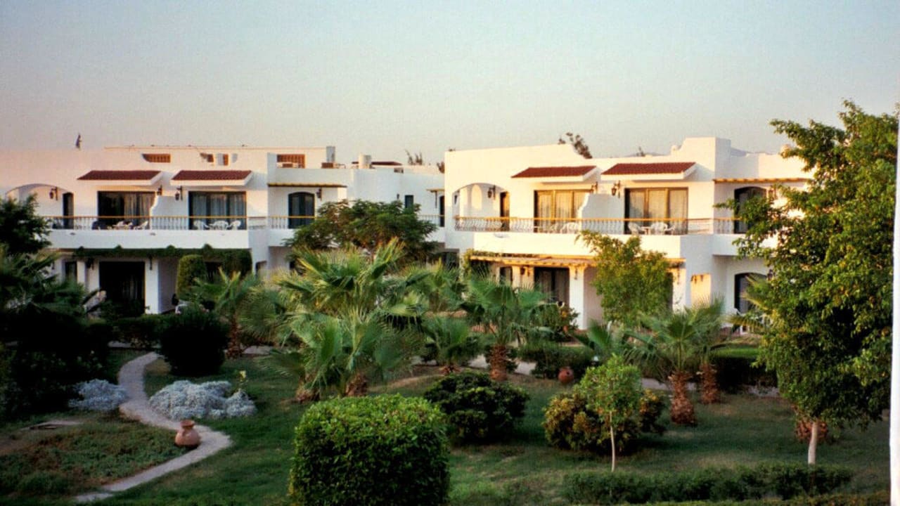 Schöne Gartenanlage Lotus Bay Beach Resort