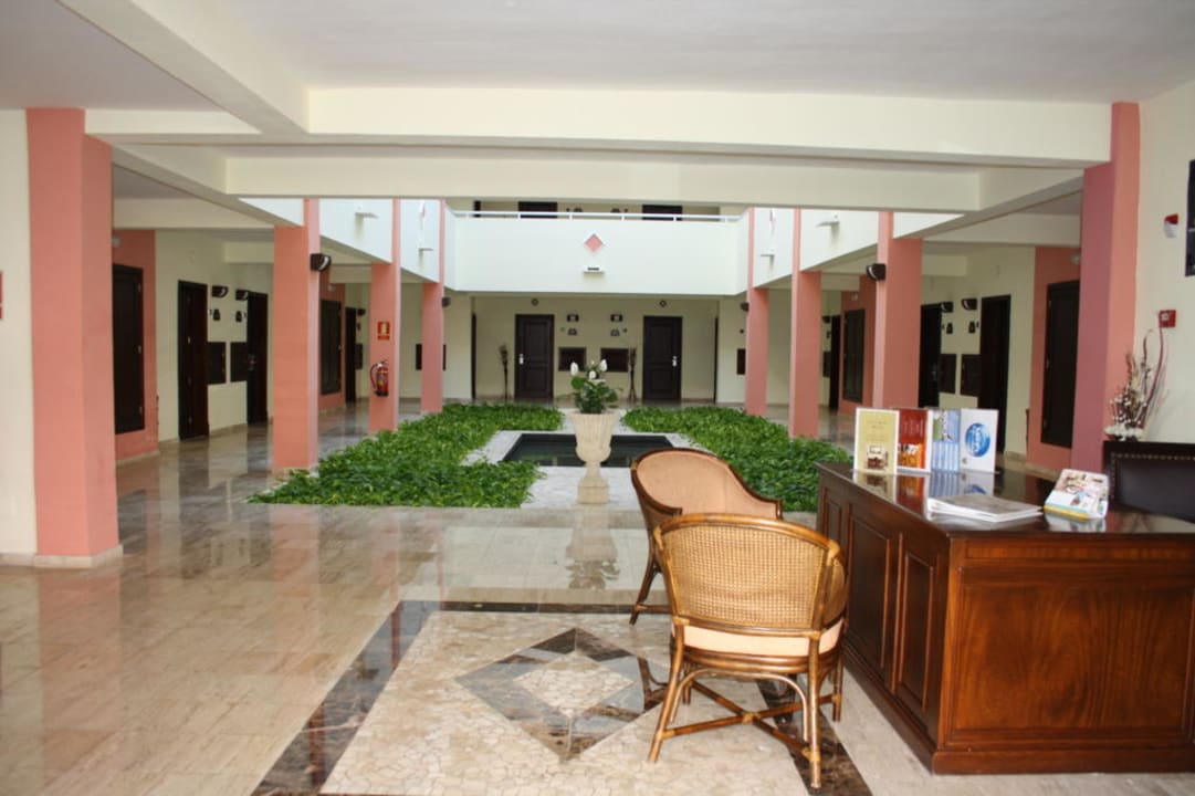 L'entrée de l'immeuble de la chambre Hotel Grand Palladium Palace Resort, Spa & Casino