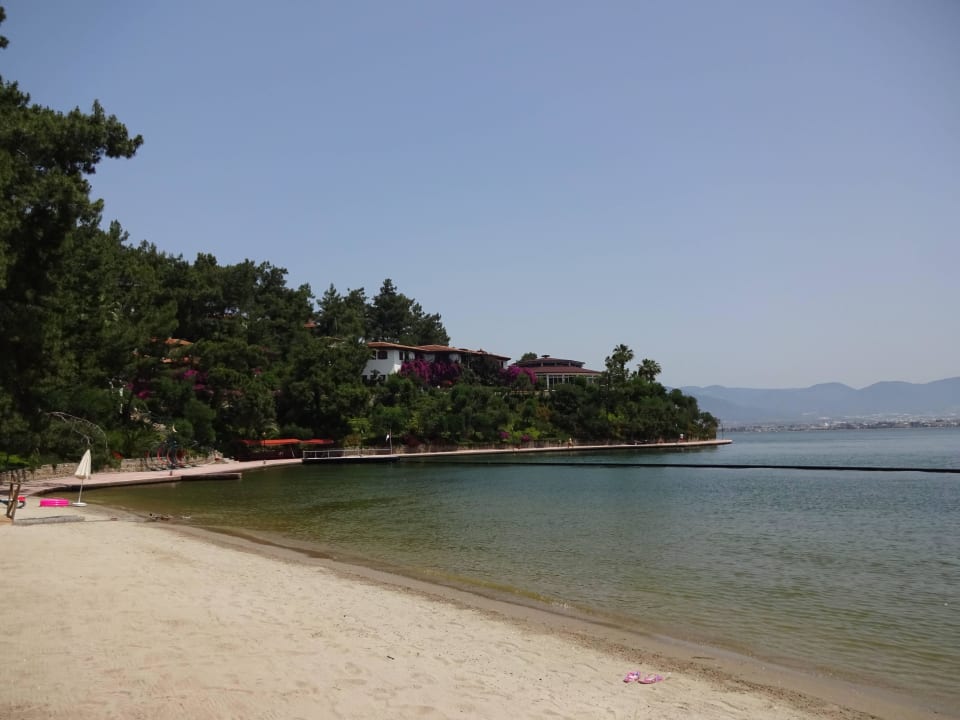 Ausblick von einem Hotelstrand aufs Lykia Club & Hotel Letoonia